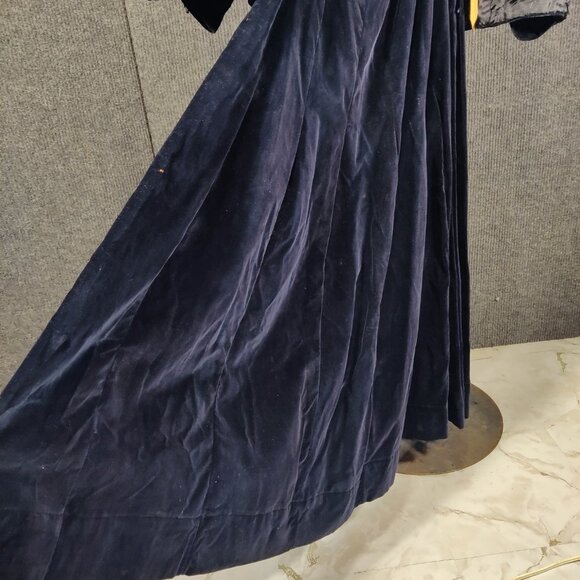 1900s Embroidered Blue Velvet Skirt and Jacket Riding Outfit - Picture 6 of 16